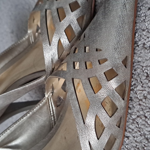CARLOS Metallic Gold Leather Pumps - Picture 4 of 14